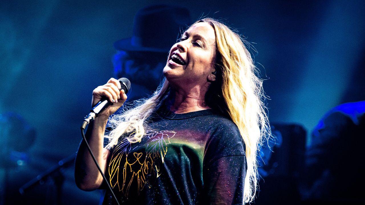 Image of Alanis Morissette alleged her former manager demanded a 15-year tour contract.