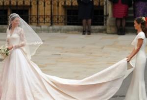2011__05__Kate_Pippa_Middleton_May18news 300×204.jpg