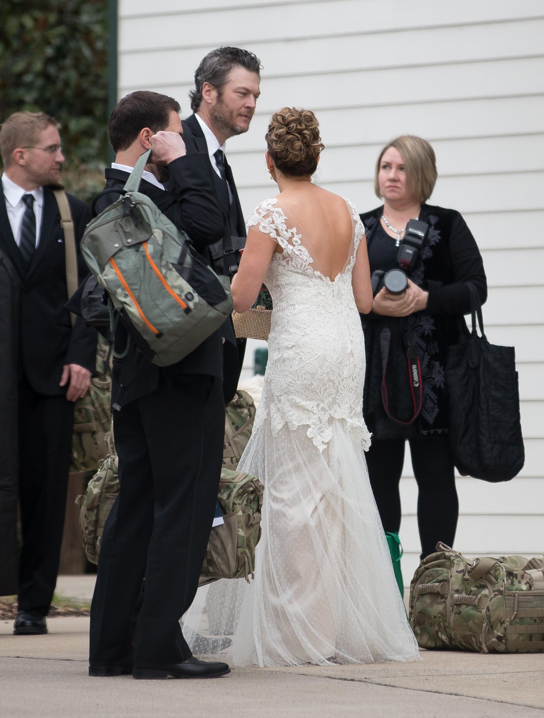 Hot Hollywood couple Gwen Stefani and Blake Shelton were spotted together at a charming southern wedding in Nashville