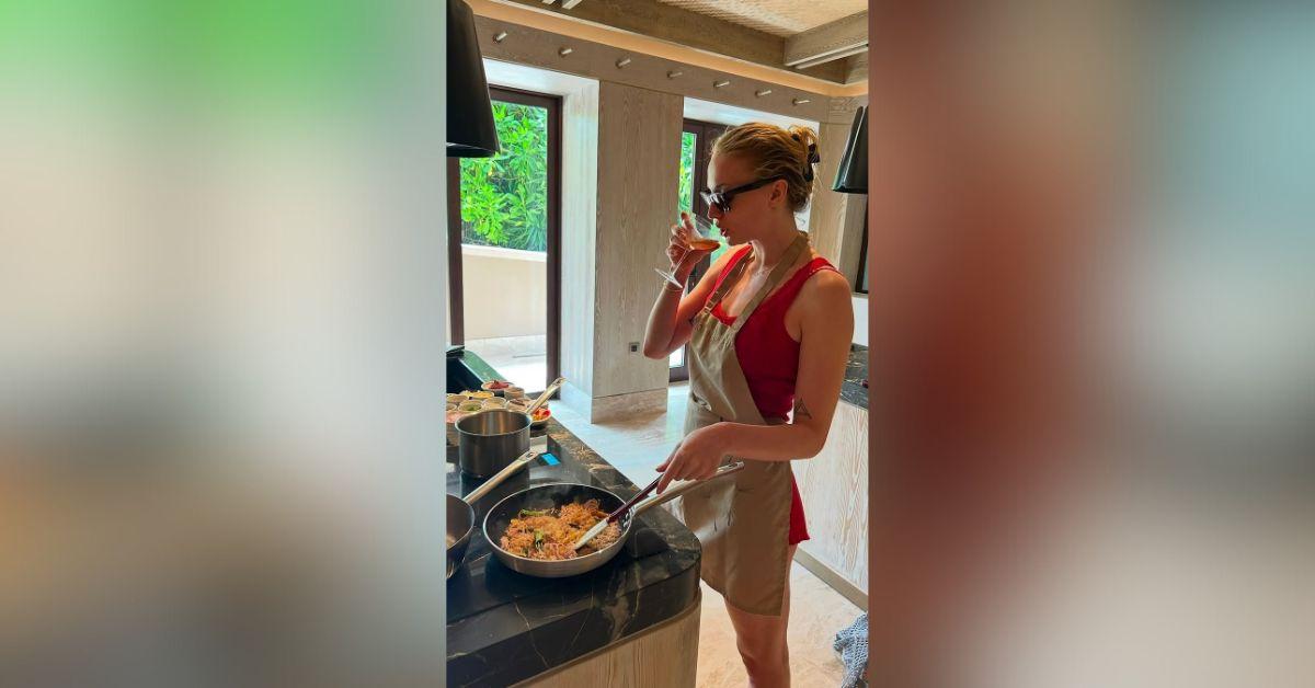 sophie turner maldives trip cooking