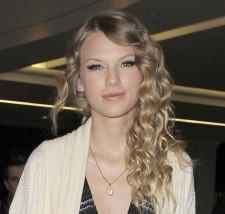 2010__01__taylorswift 225&#215;214.jpg