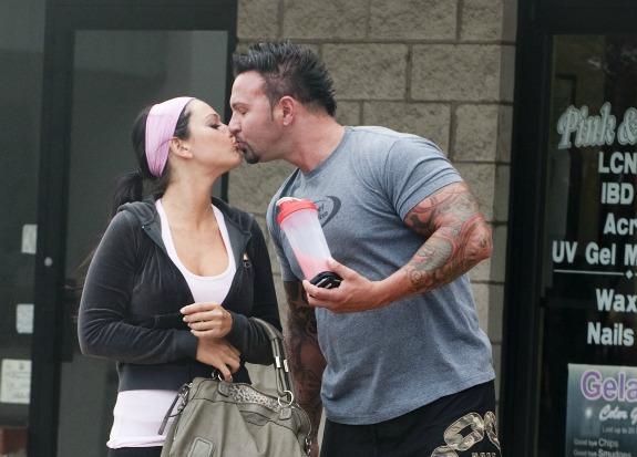 //jwoww kissing roger