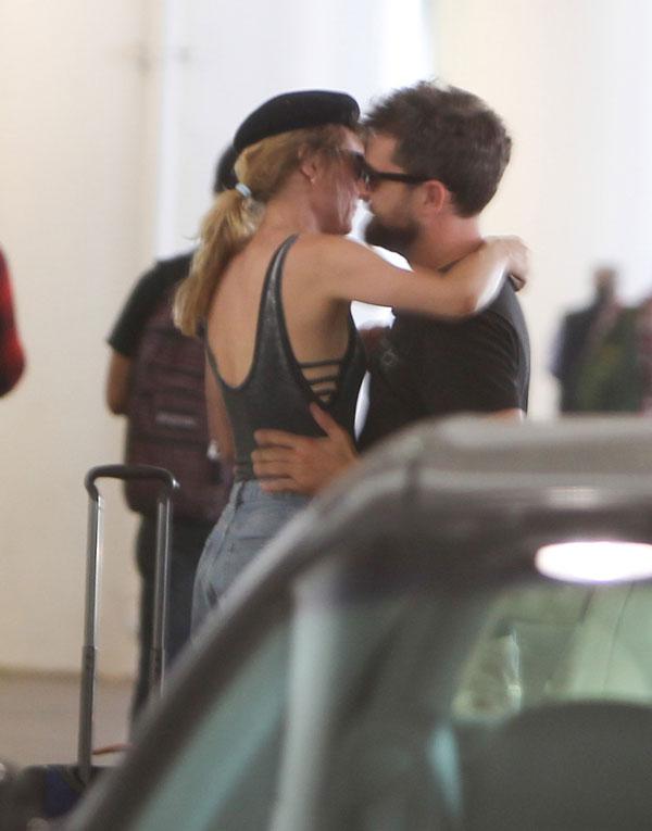 diane kruger joshua jackson breakup airport hugging photos