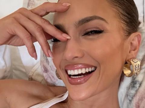 Jennifer Lopez Hides Ring Finger After Ben Affleck Skips Her Birthday