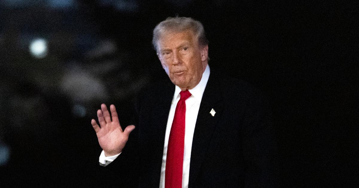 Image of Fans applauded Donald Trump's NFL appearance.