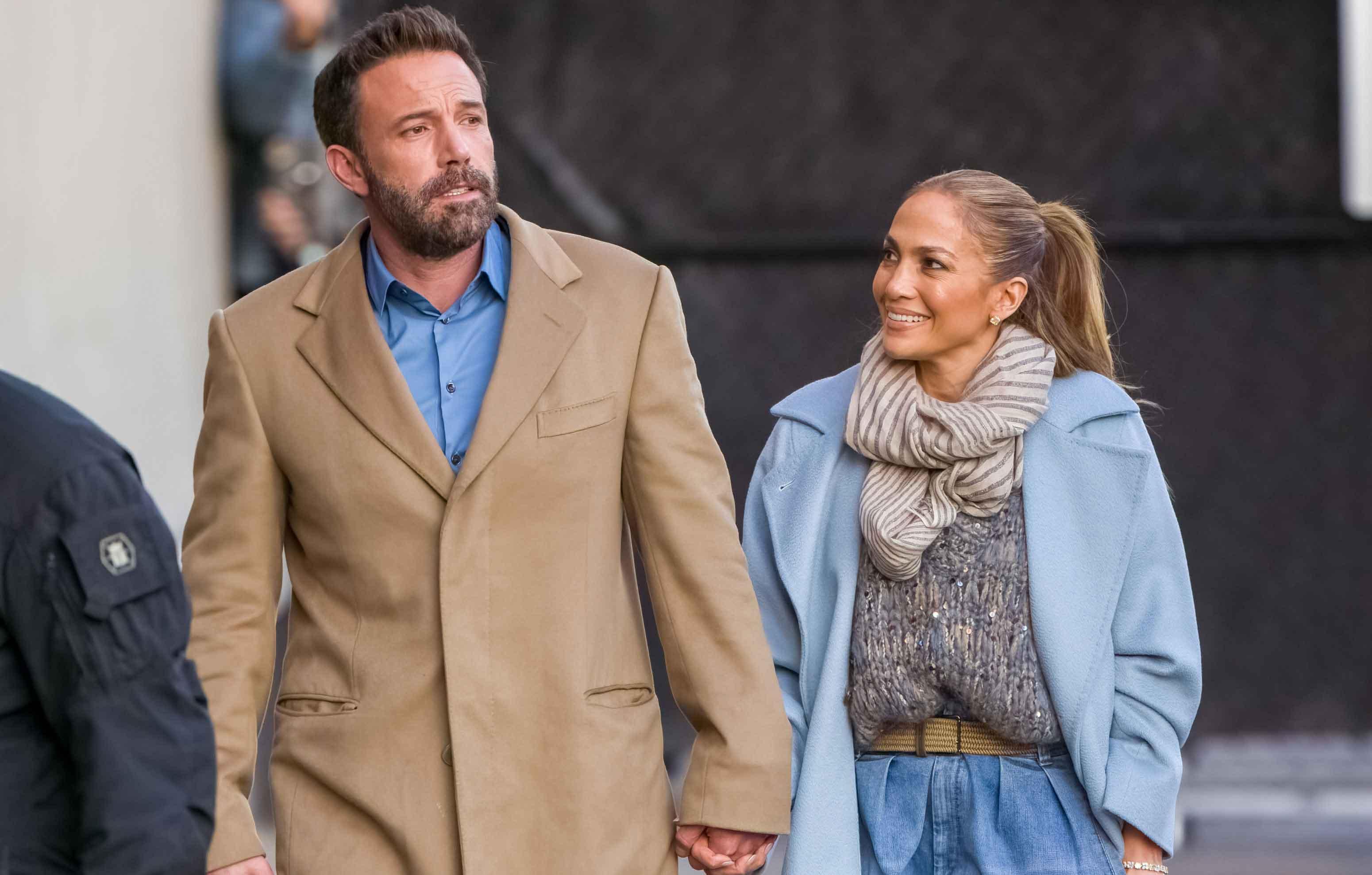 ben affleck staring photos wedding jennifer lopez