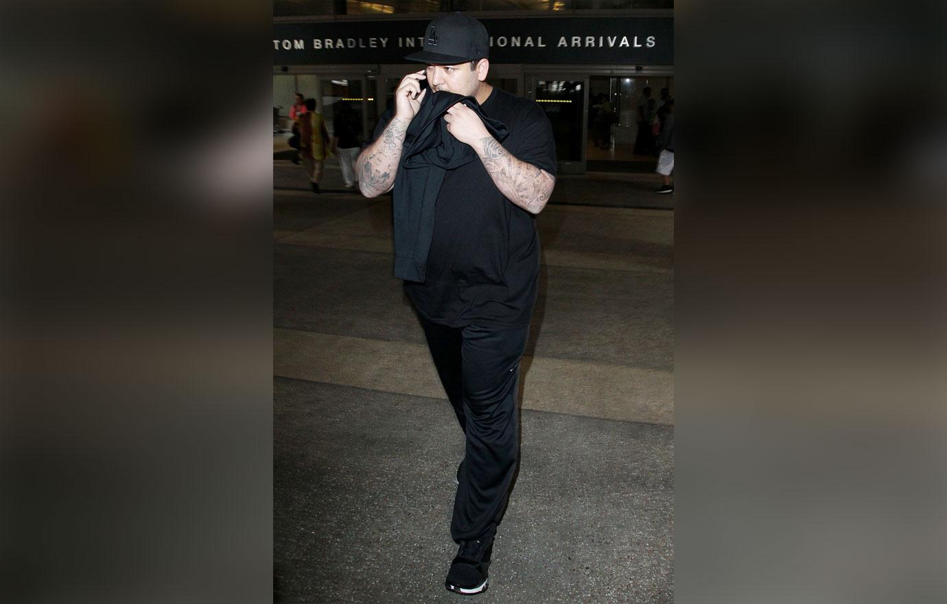 Rob Kardashian Covering His Face