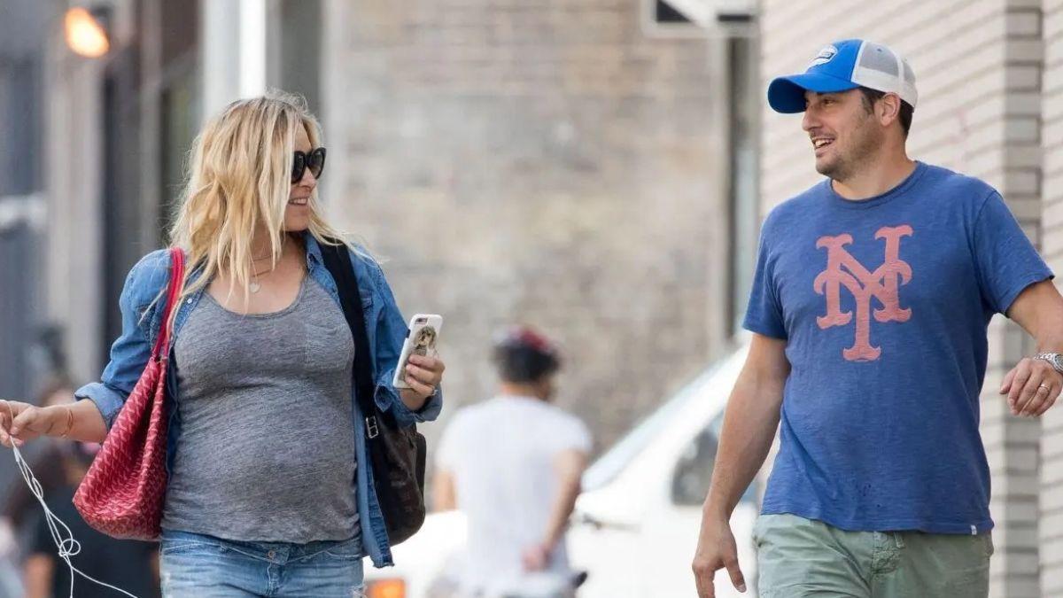 image of Jenny Mollen and Jason Biggs