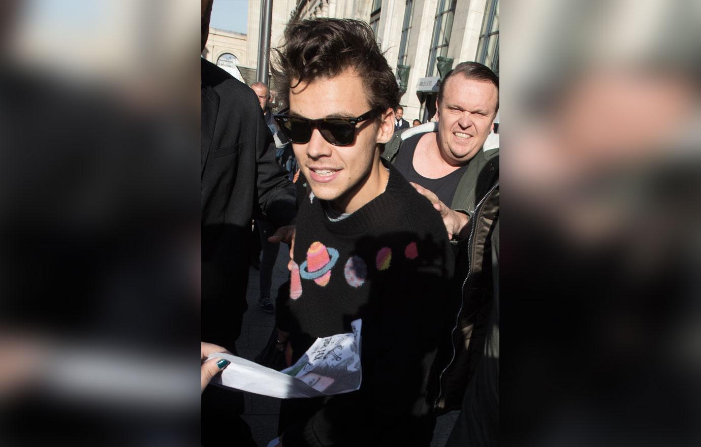 Harry Styles Seemingly Comes Out During Performance Of His Song