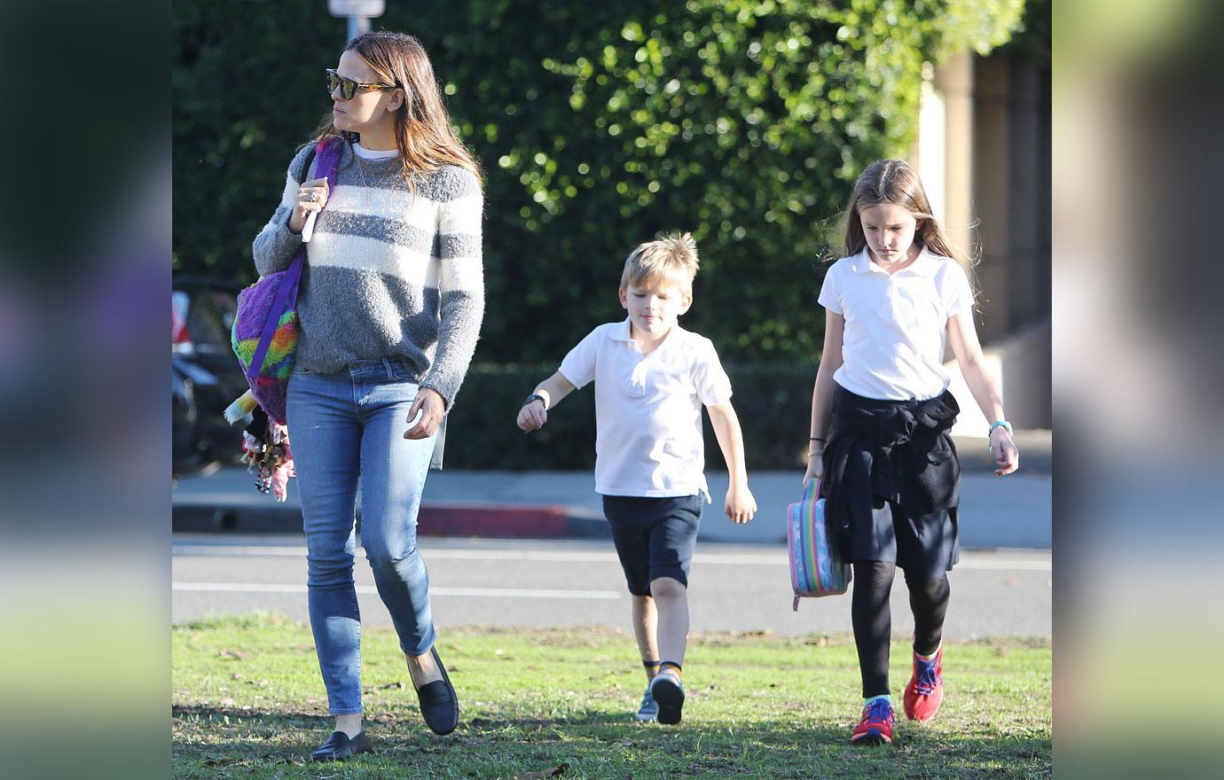 Jennifer Garner out with her kids in Santa Monica