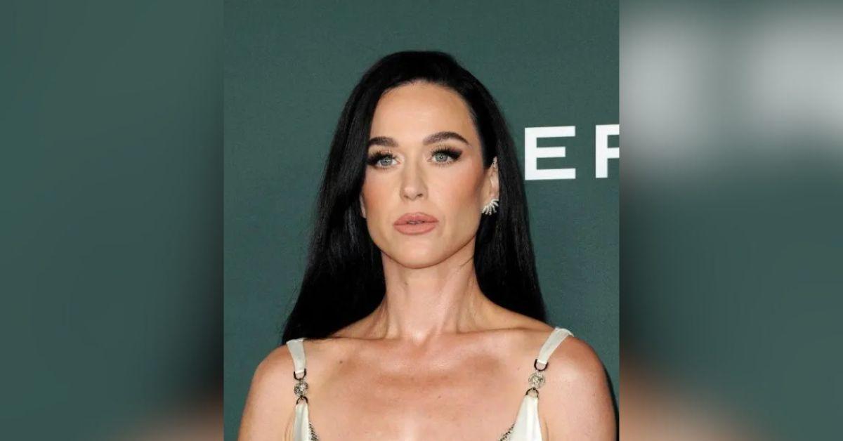 katy perrys butterfly prop plunges ground tour watch moment