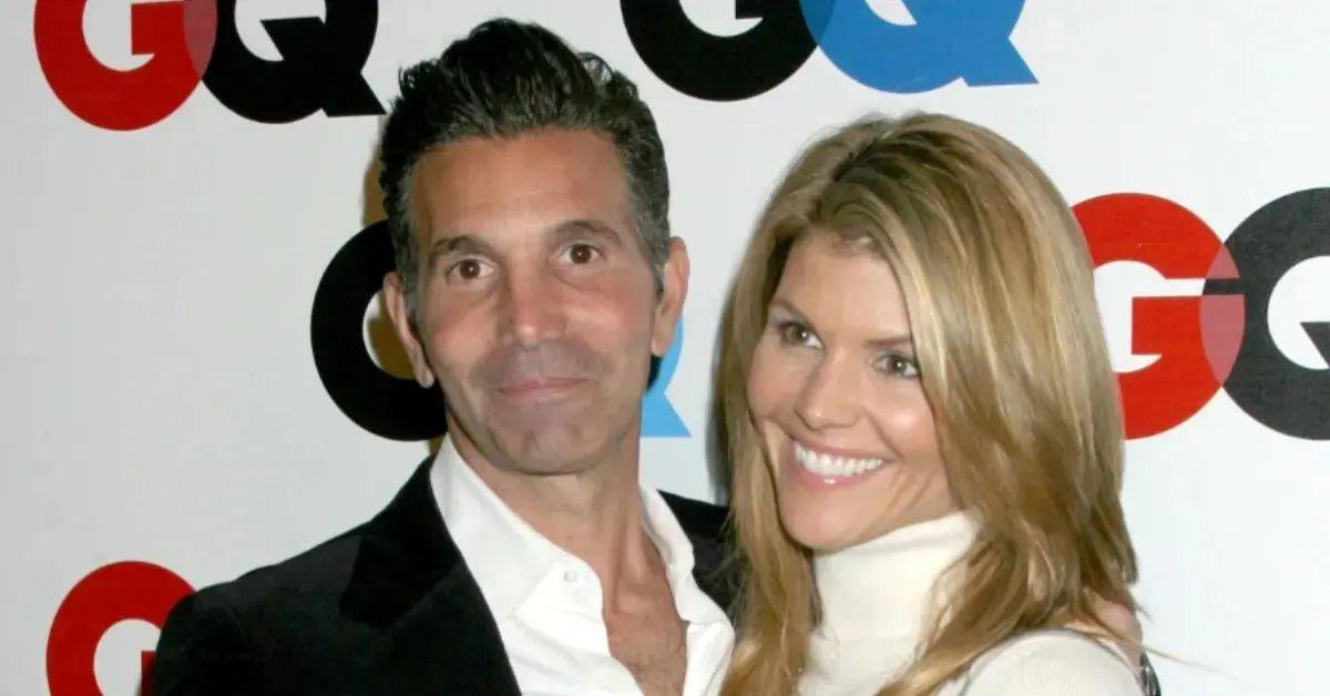 image of Lori Loughlin might not get any money if she divorces Mossimo Giannulli, a source claimed.
