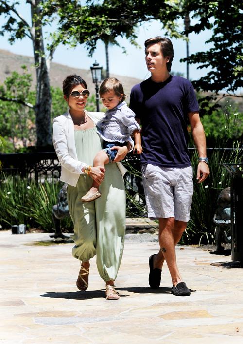 Kourtney kardashian scott disick may24 0001_ _1.jpg