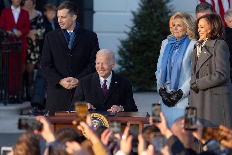 vp kamala harris comments joe biden performance