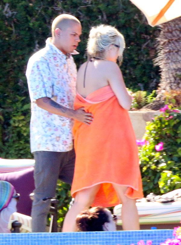 Pregnant Ashlee Simpson Bikini Photos