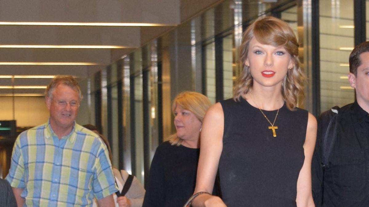 taylor swift family parents brother