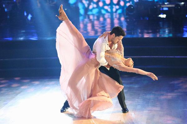 Rumer willis injured foot dwts 01