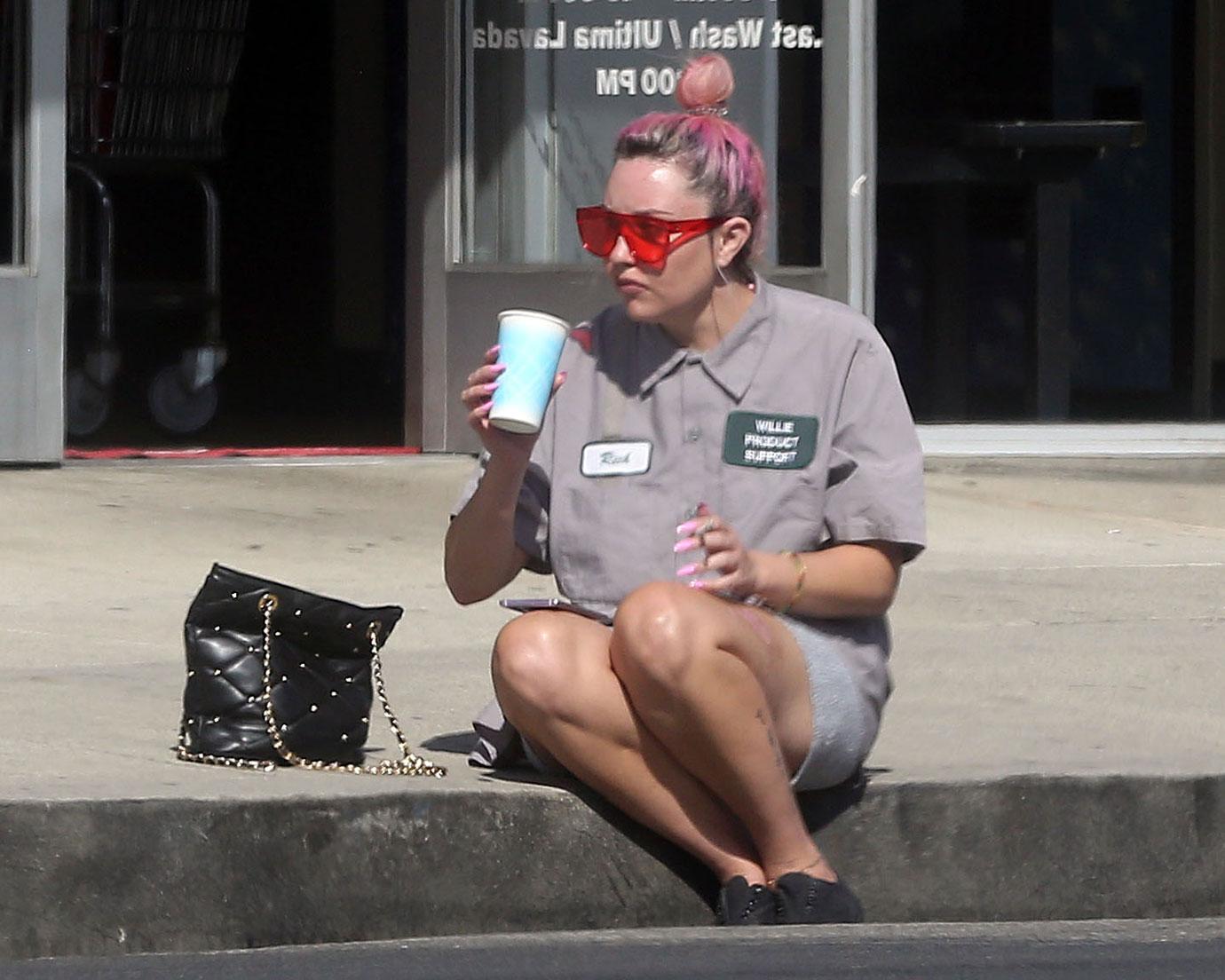 Amanda Bynes Smokes A Cigarette Outside The Nail Salon