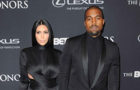 he cant help himself kim kardashian reveals nasty text she received from kanye west over style choices