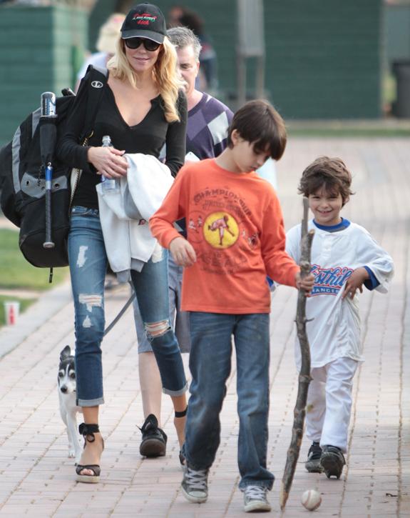 //brandi_glanville_leann_rimes_feud_courtney_love_twitter__stack_