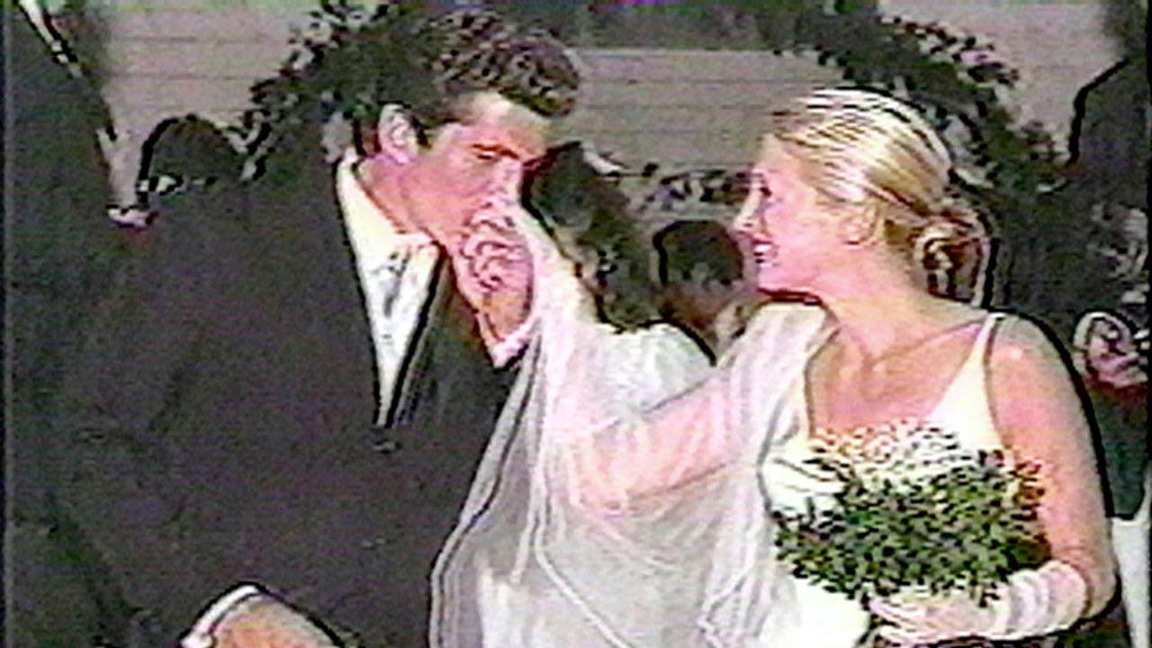 Photo of John and Carolyn died in a plane crash in 1999.