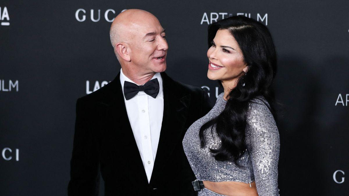 Photo of Jeff Bezos and Lauren Sánchez Bezos.