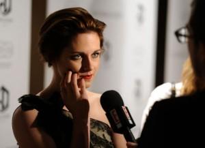 2010__10__kristen_stewart_oct_18_259 300&#215;217.jpg