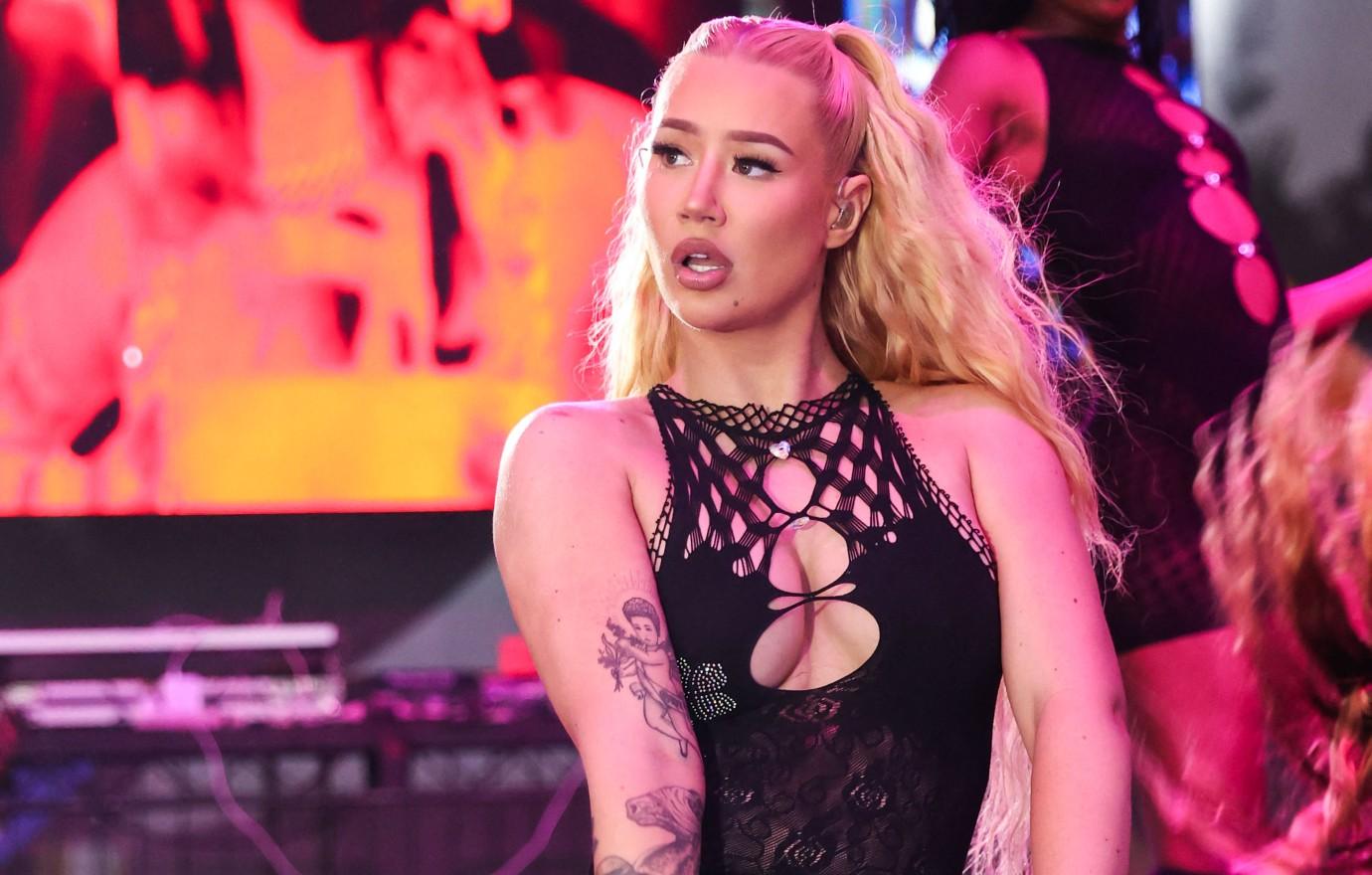 Iggy Azalea suffers wardrobe malfunction in Saudi Arabia causing