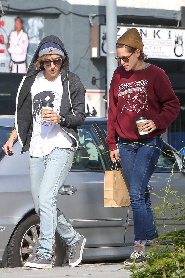 Kristen Stewart Alicia Cargile coffee 08