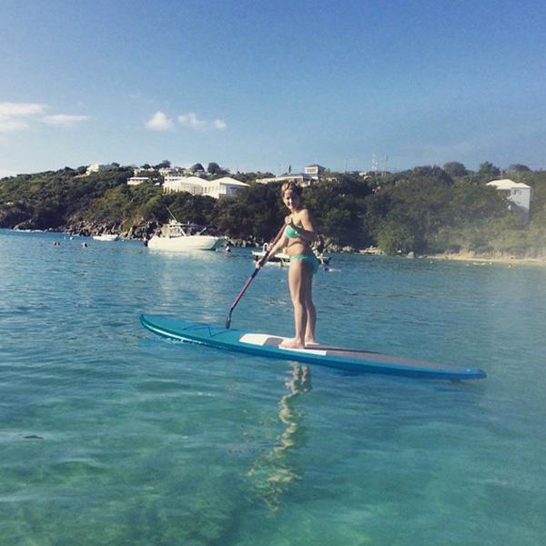 Jenelle evans paddle boarding