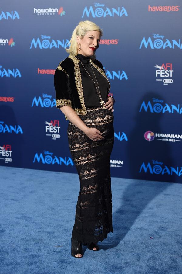 Pregnant tori spelling baby bump moana moana premiere 05