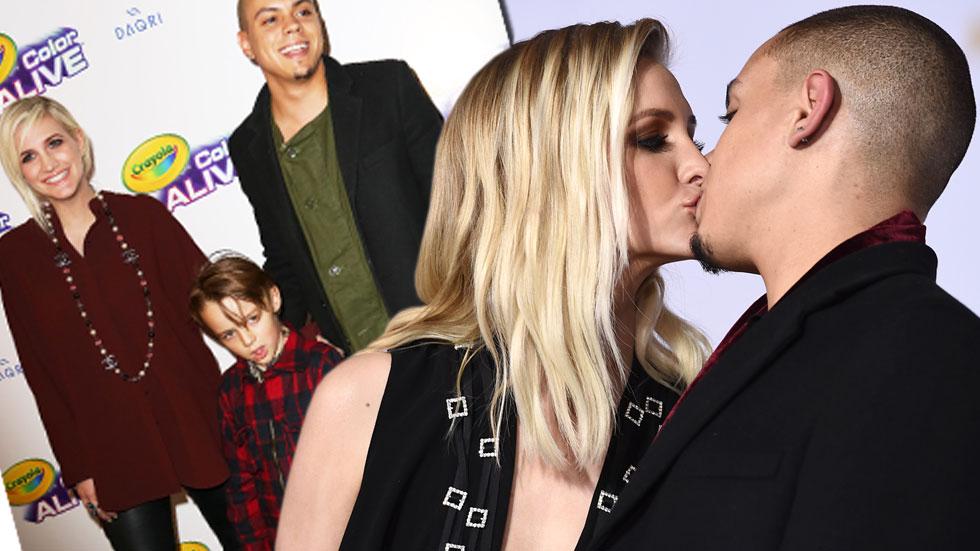 Ashlee Simpson Expecting Daughter