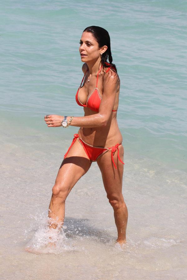 Super Skinny Girl Bethenny Frankel Flaunts Slim Figure In Teeny