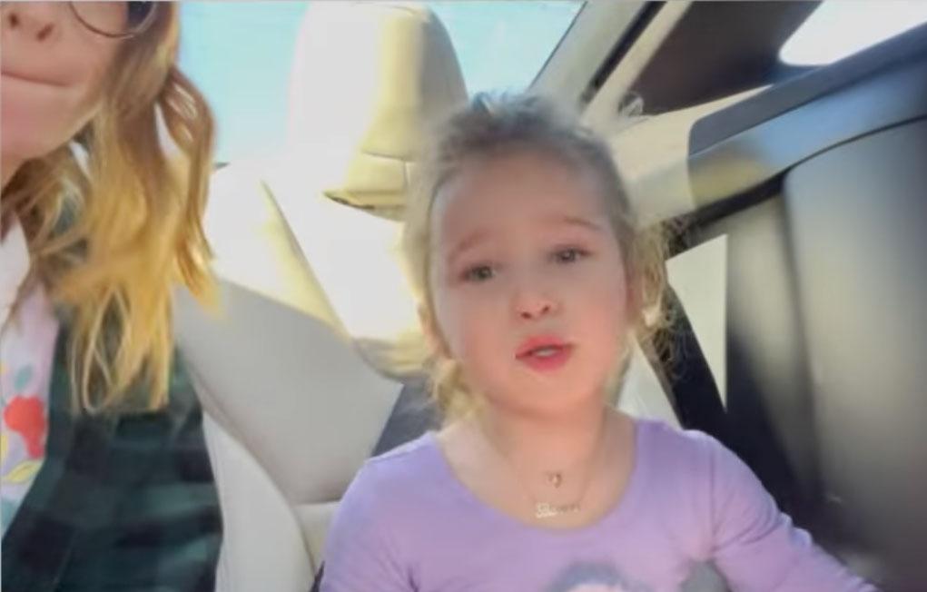 hilary duff daughter banks slammed car seat