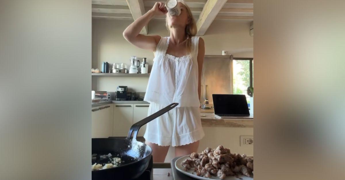 topless gwyneth paltrow cooks boyfriend breakfast hot video