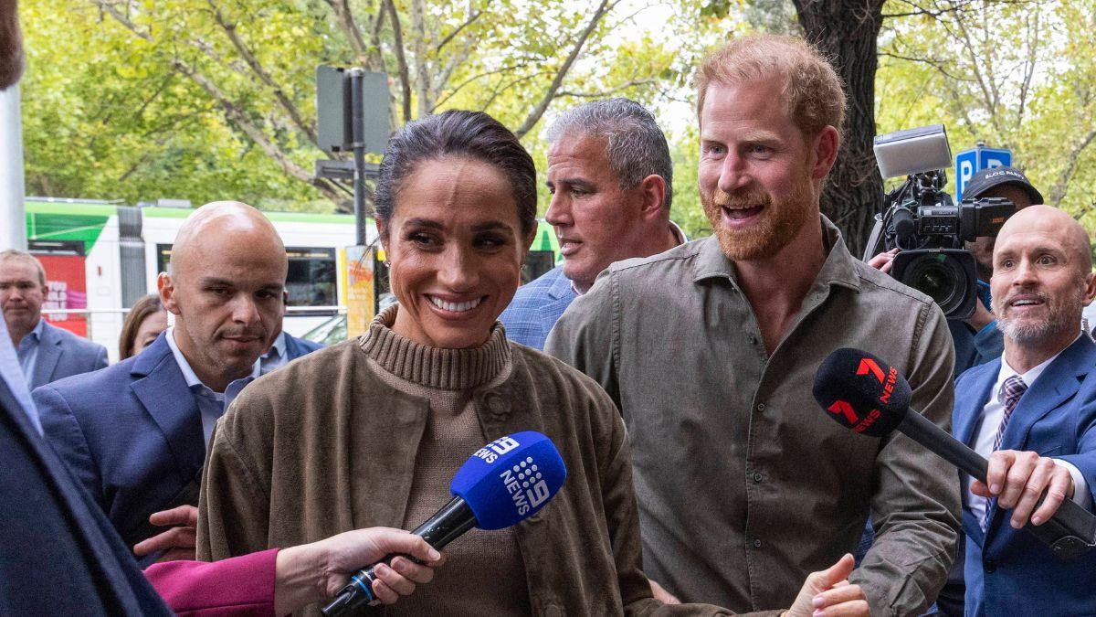 Image of The royal couple planned to bring their children to Britain to meet family and friends.