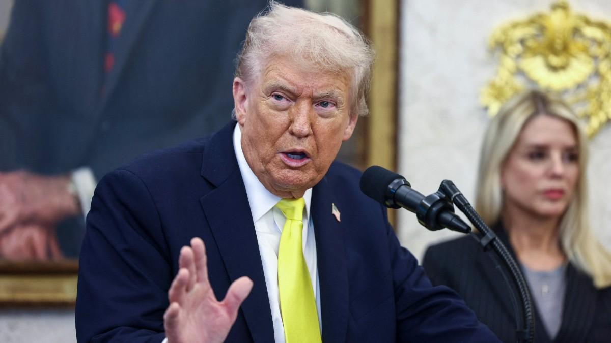 Photo of The president referred to Pam Bondi as a 'loyal friend' in his Truth Social post.