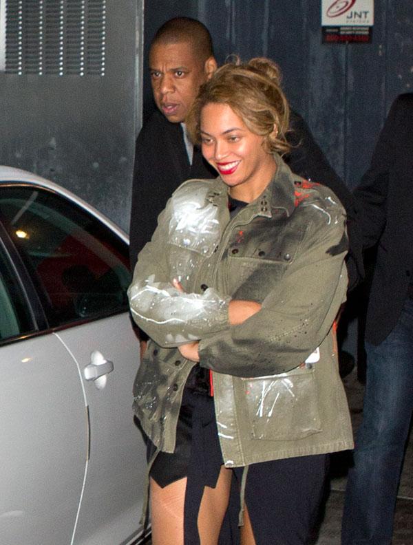 beyonce hiding baby bump