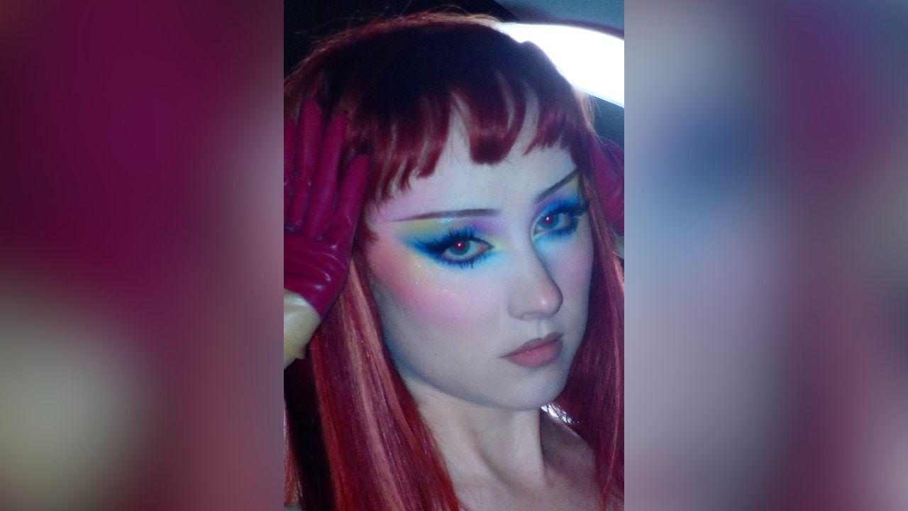 Image of Chappell Roan debuted straight red hair with chunky blonde highlights and choppy bangs.