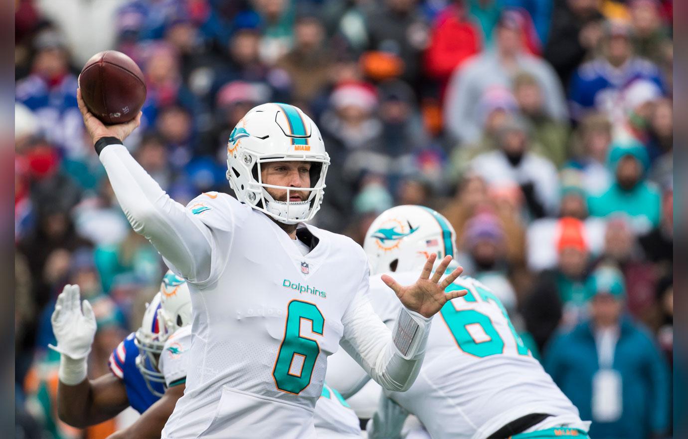 Miami Dolphins v Buffalo Bills