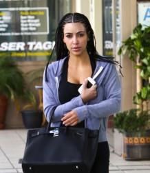 2010__12__FP_6414949_Kardashian_Kim_FPP_123010 218×300.jpg