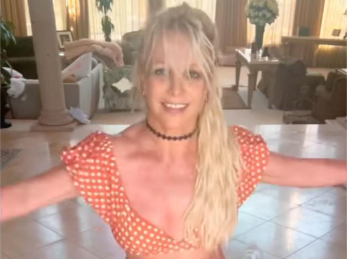Britney Spears Dances With Fake Knives In Concerning Video Watch