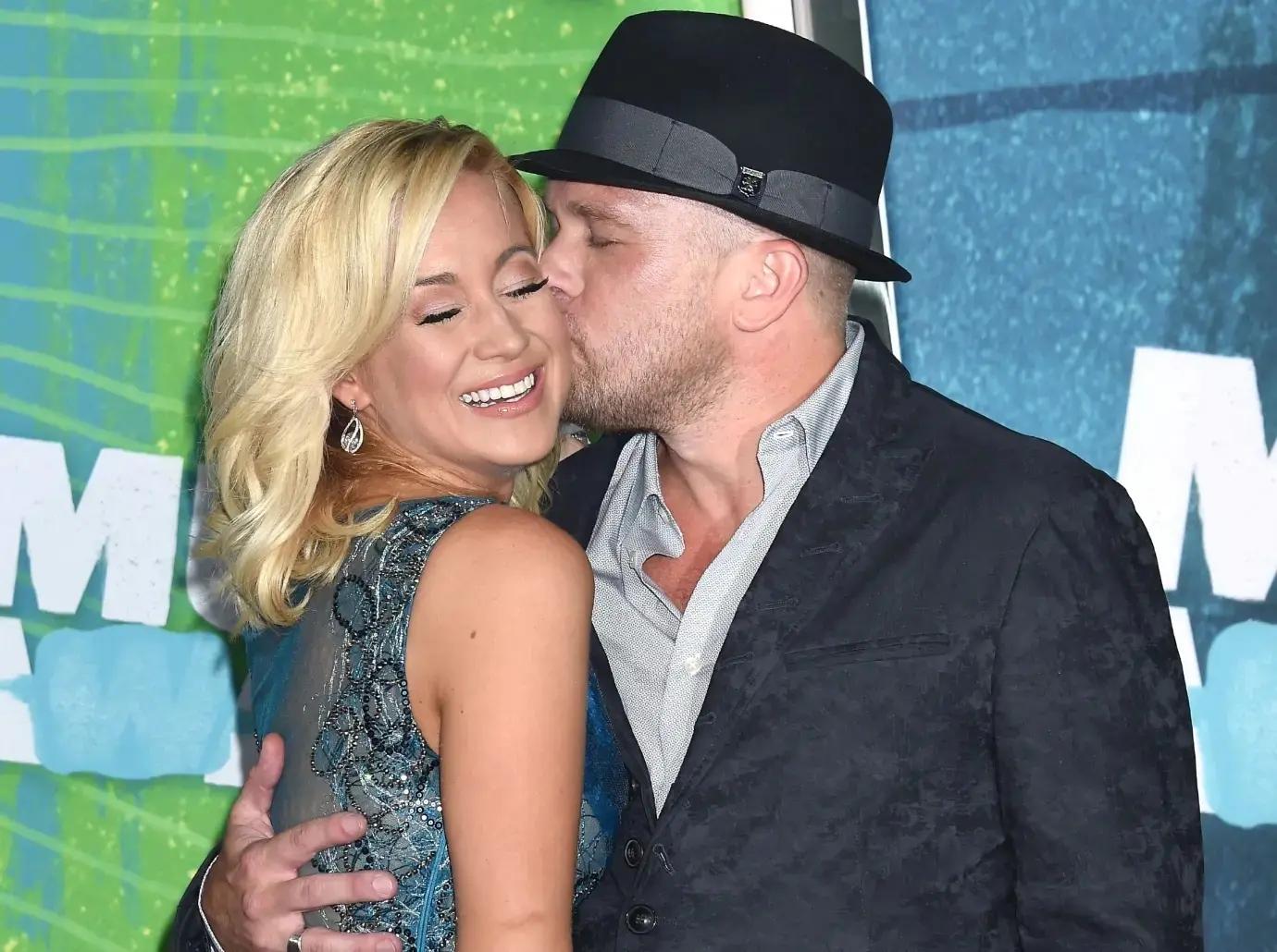 kellie pickler sells home husband kyle jacobs died suicide parents