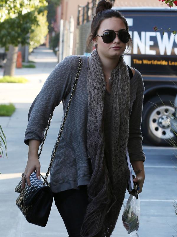 Ok_1913_photo_demi lovato recording studio