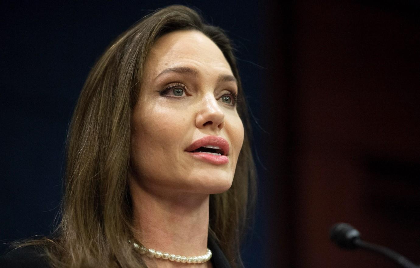 Plastic Surgeon Weighs In On Angelina Jolies Possible Surgeries
