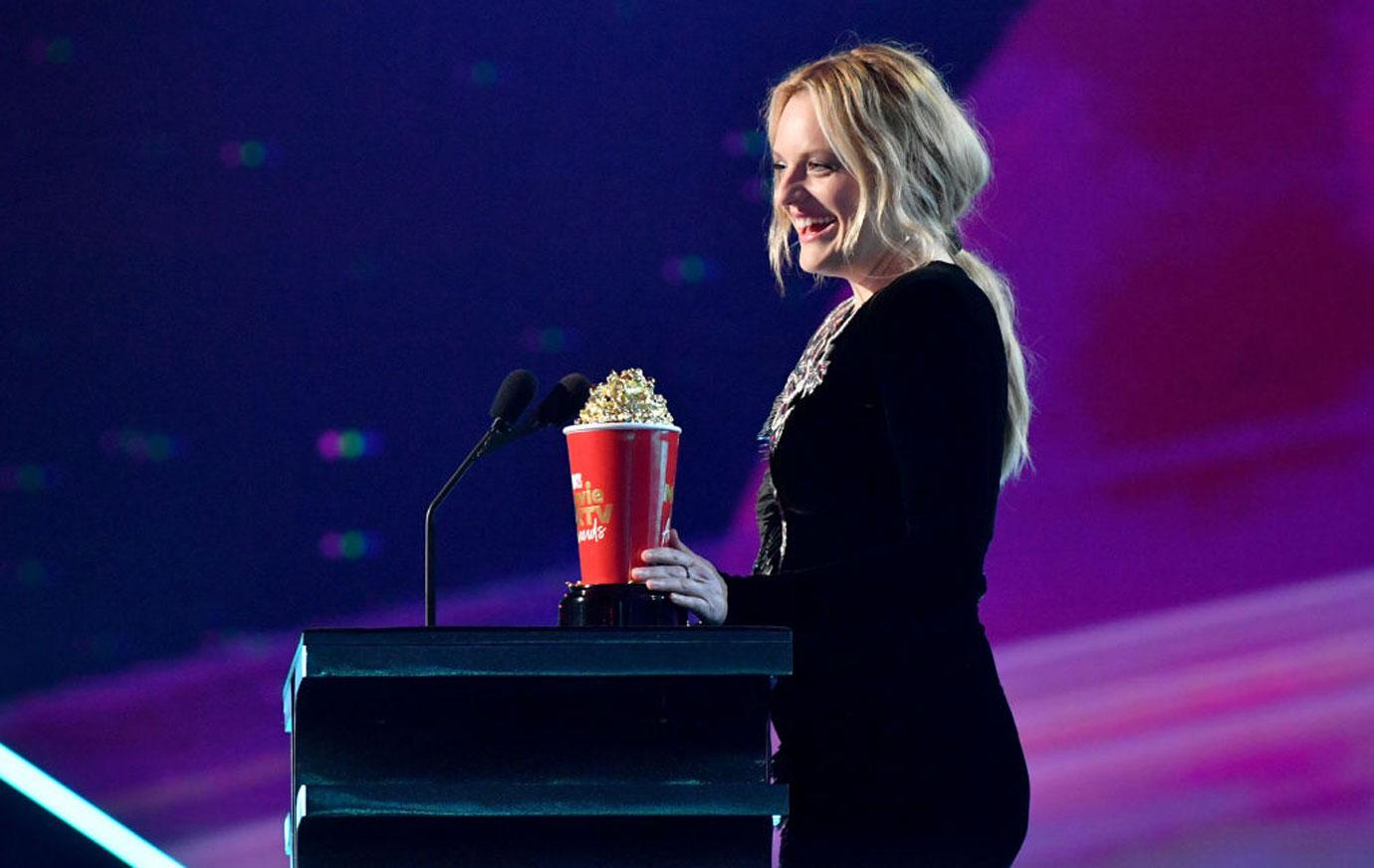 Elisabeth Moss Accepts Her MTV Award