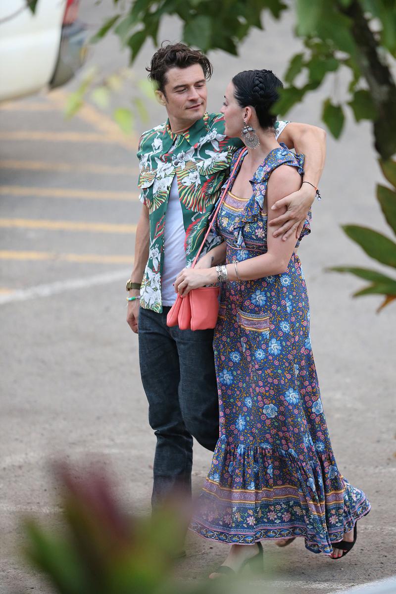 EXCLUSIVE: *PREMIUM EXCLUSIVE RATES APPLY* NO WEB UNTIL 2PM PST, MARCH 2*NO TV UNTIL 3PM EST, MARCH 1* New couple Katy Perry and Orlando Bloom look loved up on a romantic dinner date in Hawaii on February 26