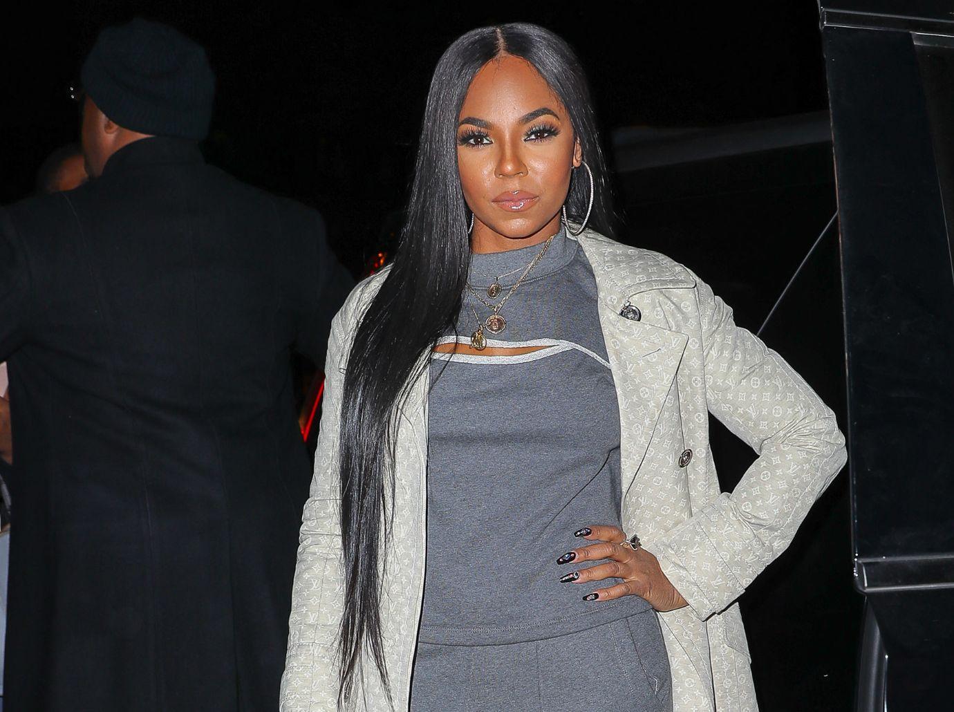 ashanti debuts baby bump engaged nelly photos