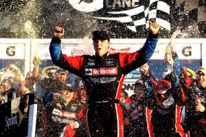 2011__02__Trevor_Bayne_Feb21news 300×199.jpg