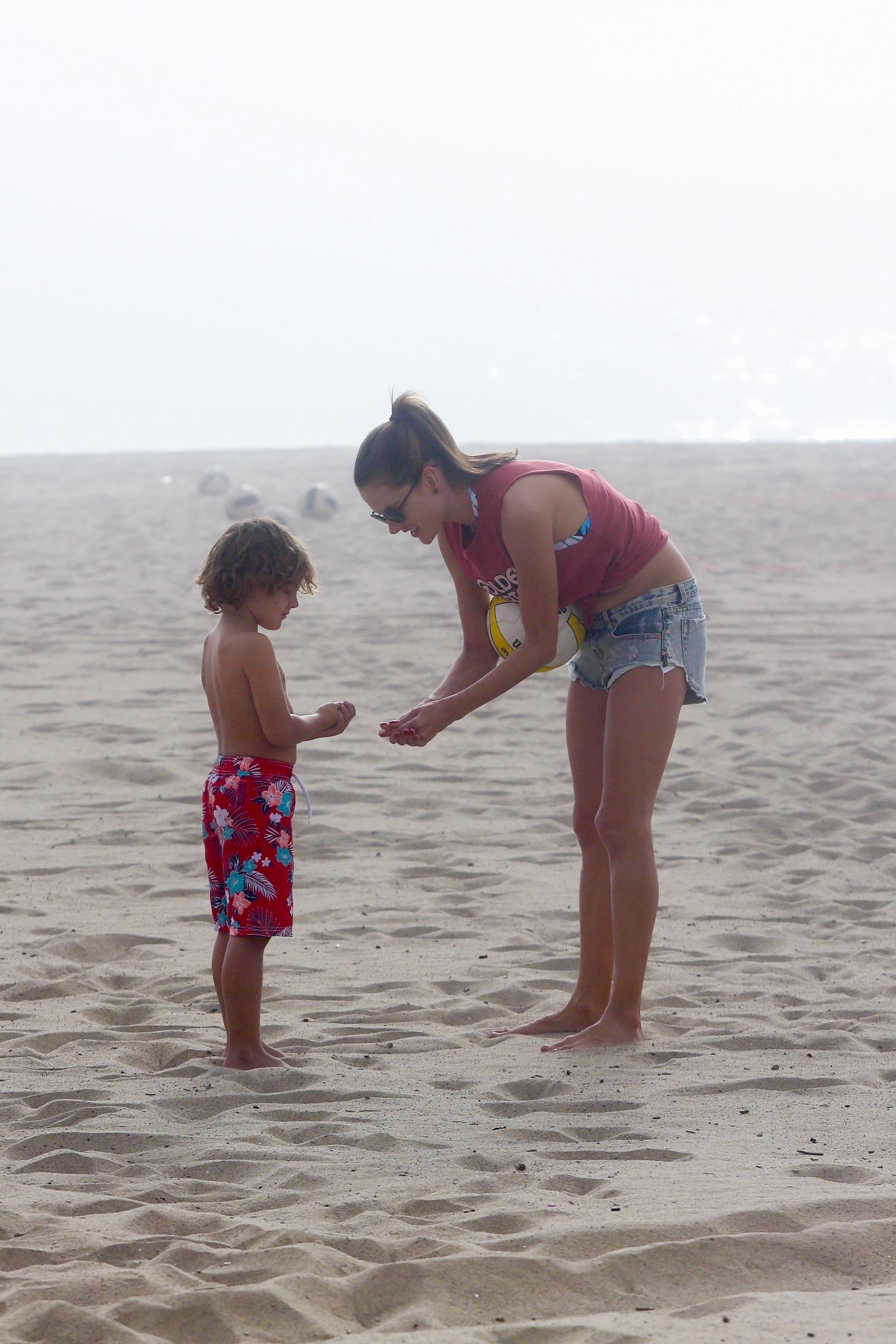 *EXCLUSIVE* Alessandra Ambrosio plays volleyball on the beach in Santa Monica